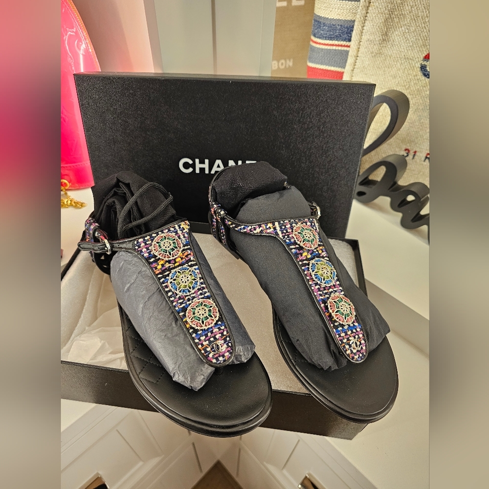 BNWT CHANEL Thongs Sz. 39 New $2150 G32475X52026